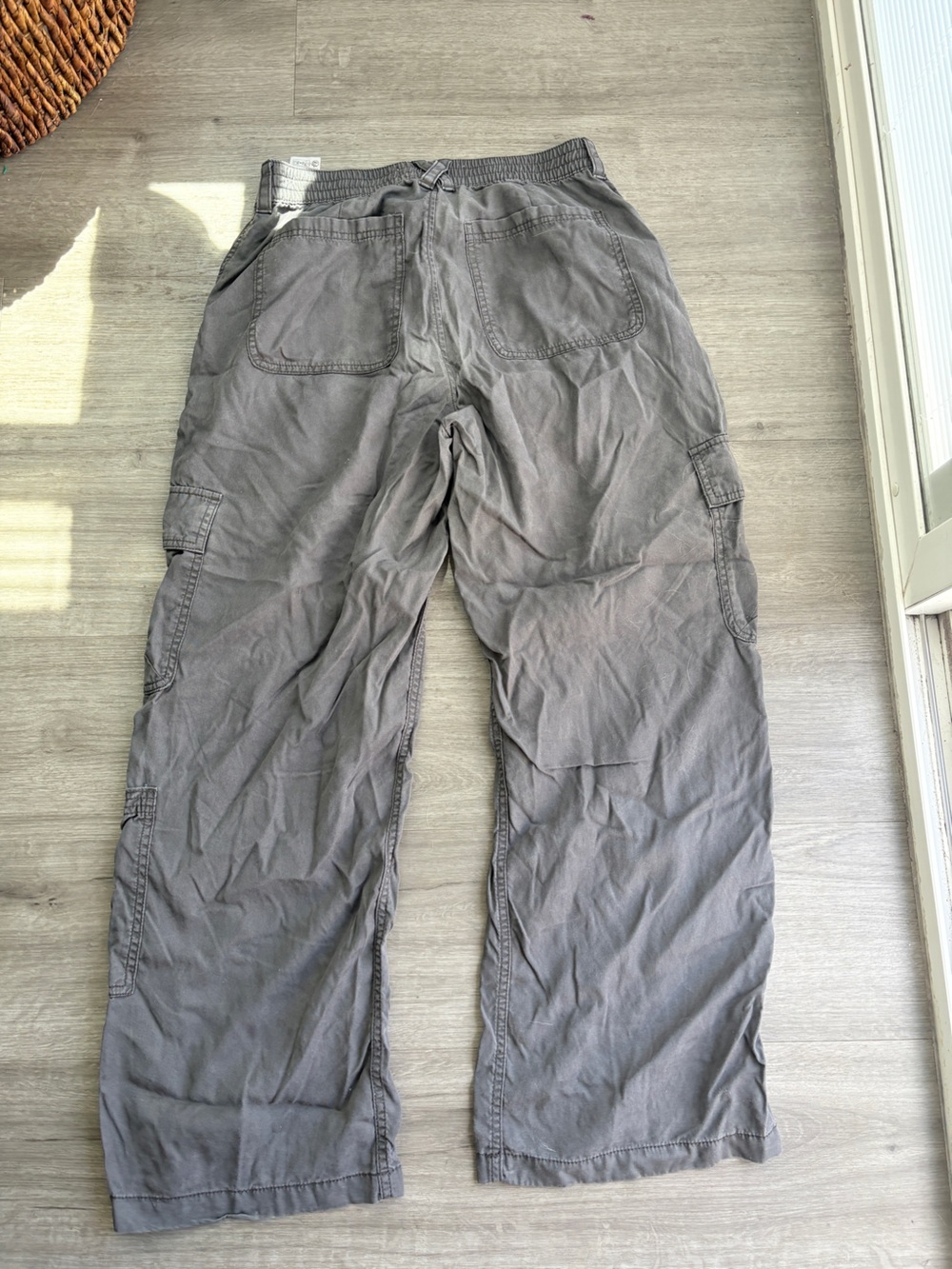 Hollister High Rise Baggy Grey Women’s Cargo Pants - Picture 4 of 4